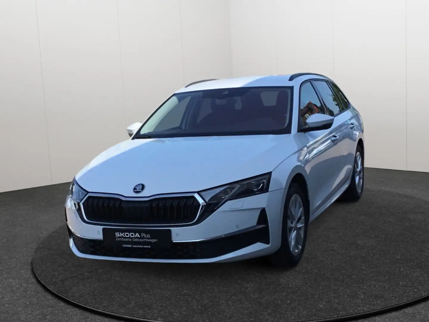 Skoda Octavia Combi 1.5 eTSI DSG Selection Matrix Navi Rear View Weiß - 1