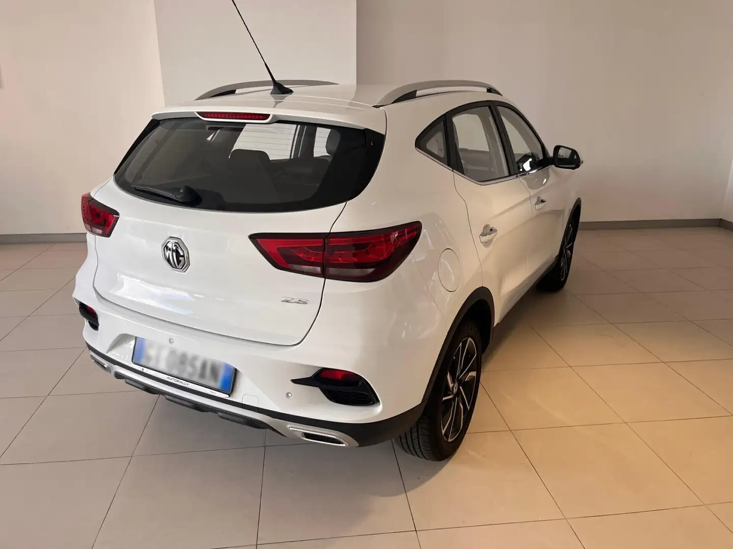 MG ZS 1.5 VTi-tech Luxury Weiß - 2