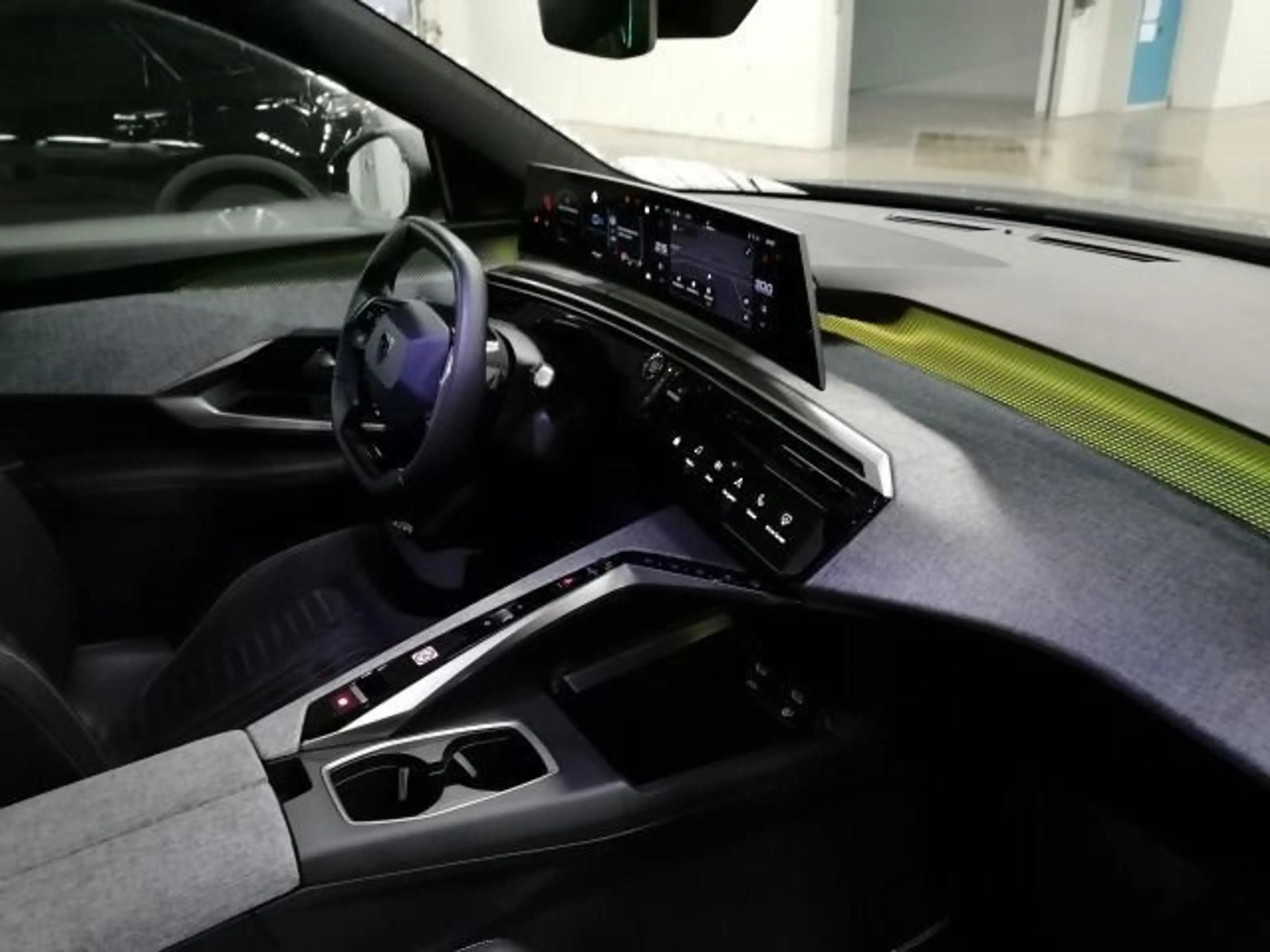 Peugeot 5008 Hybrid 145 GT 360° ACC Sitzh MatrLED 7Sitze — photo 4