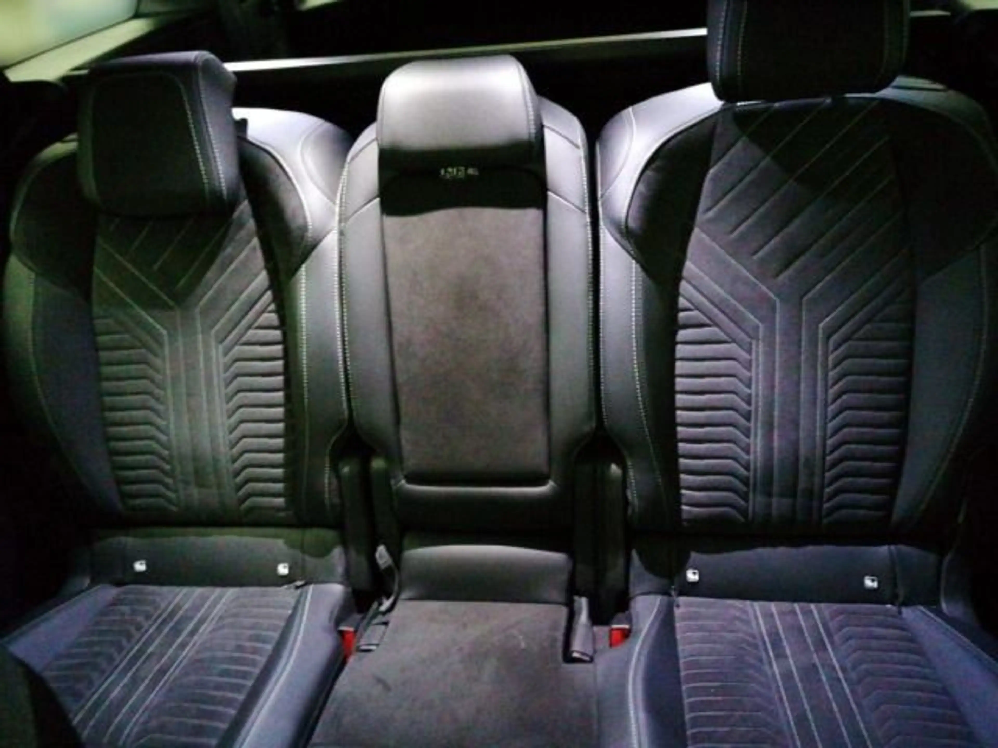Peugeot 5008 Hybrid 145 GT 360° ACC Sitzh MatrLED 7Sitze — photo 11