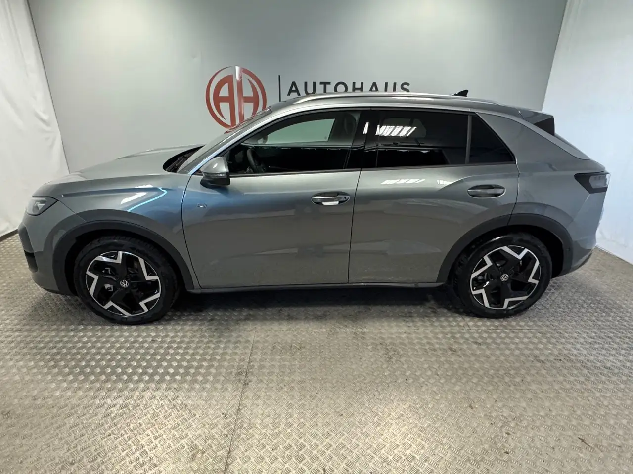 Volkswagen T-Roc 1.5 neues Modell R-Line AHK*elek Kofferr. 3