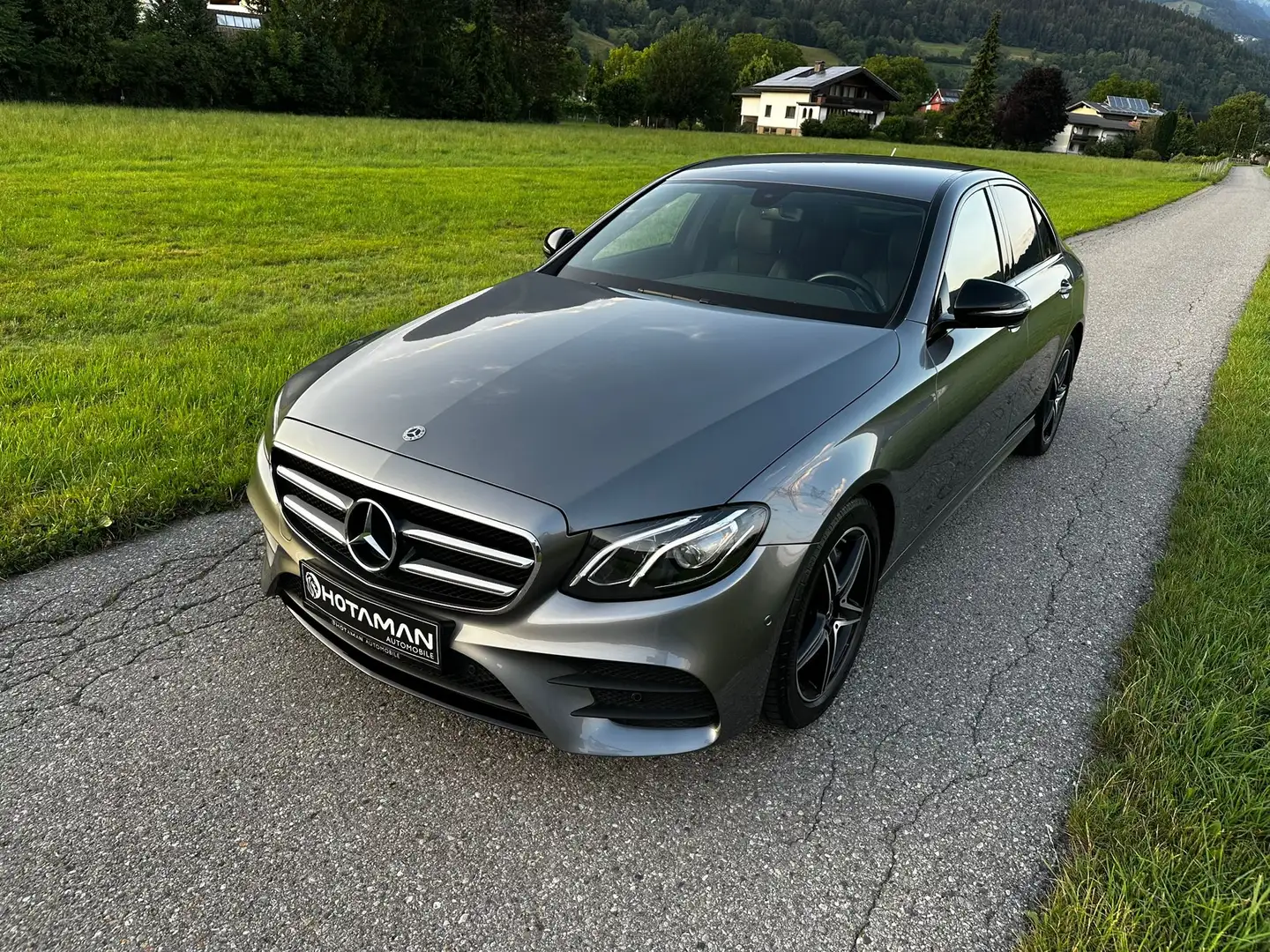 Mercedes-Benz E 200 d AMG Line LED Widescreen Cockpit Totwinkel Grau - 1