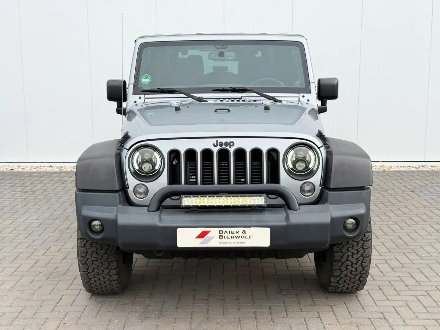Jeep Wrangler Unlimited Sport SAHARA 2.8CRD 3-TÜRER LED CARPL. Silber - 2