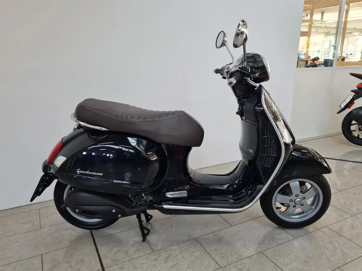 Vespa GTS 125 L Schwarz - 2