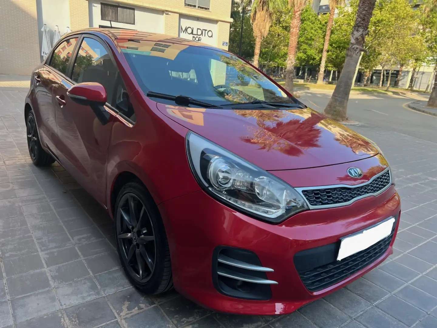 Kia Rio Pequeño Manual de 5 Puertas Burdeos - 1