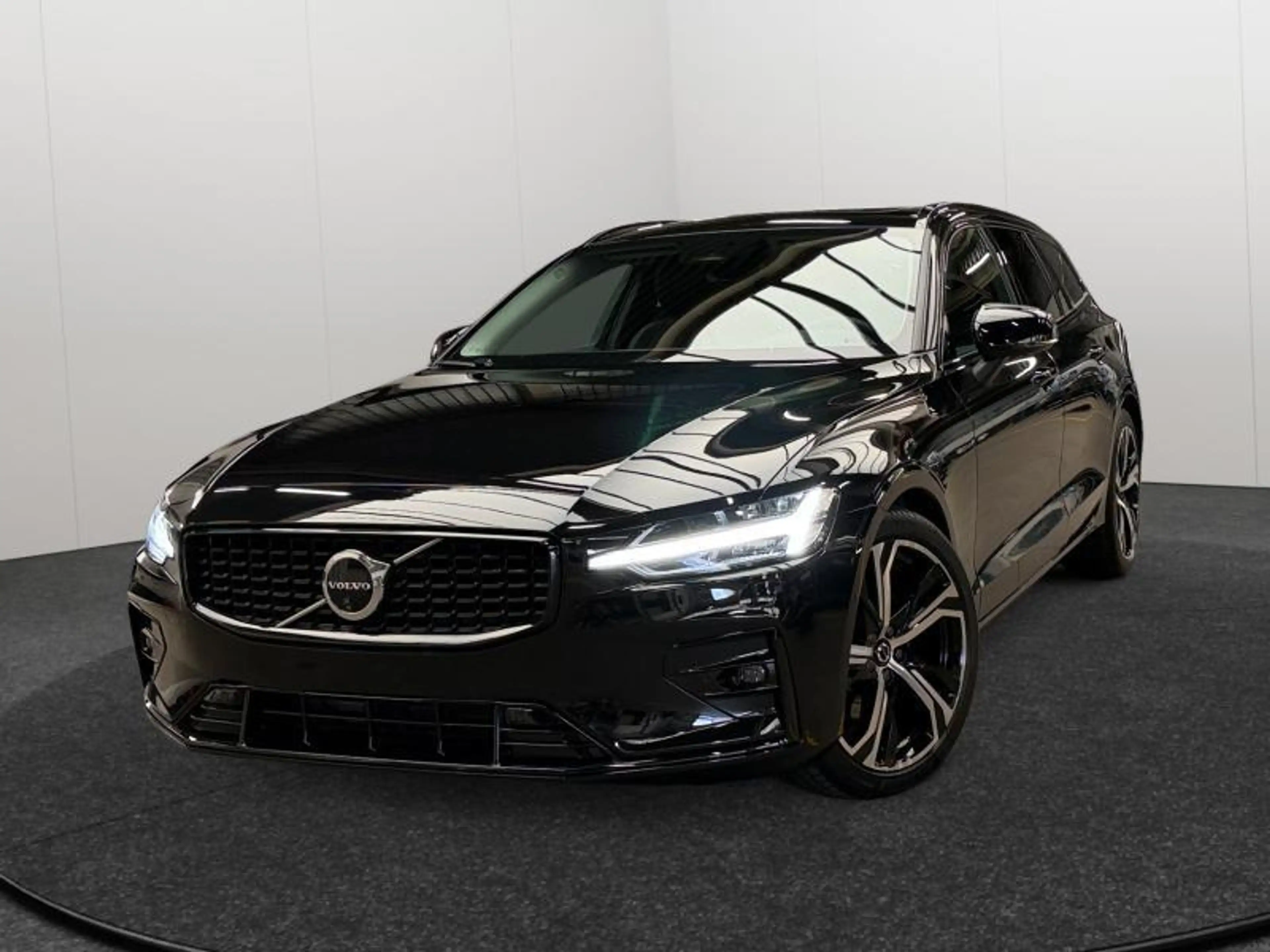 Volvo V60 B4 Plus Dark / Essence