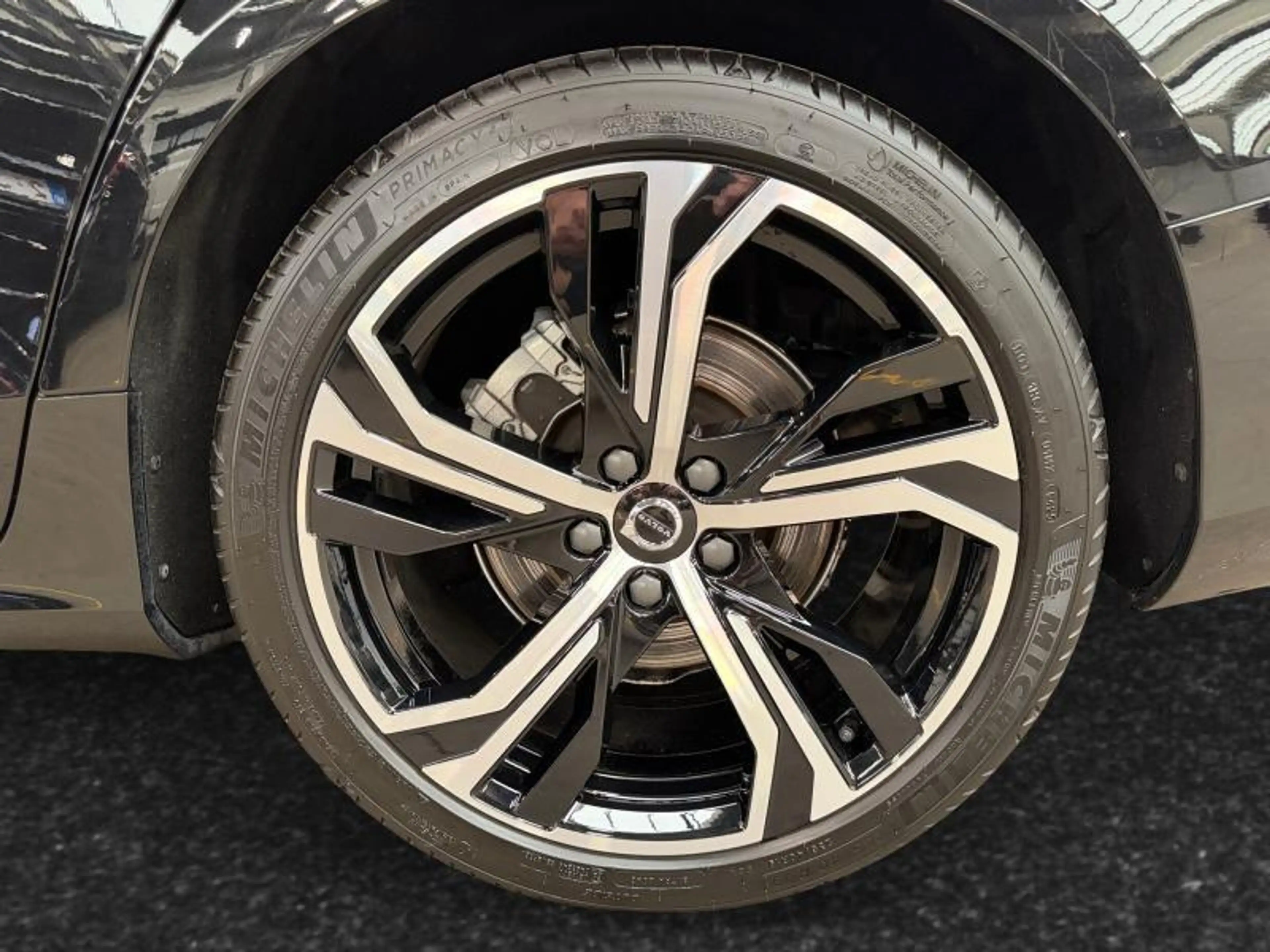 Volvo V60 B4 Plus Dark / Essence — photo 14