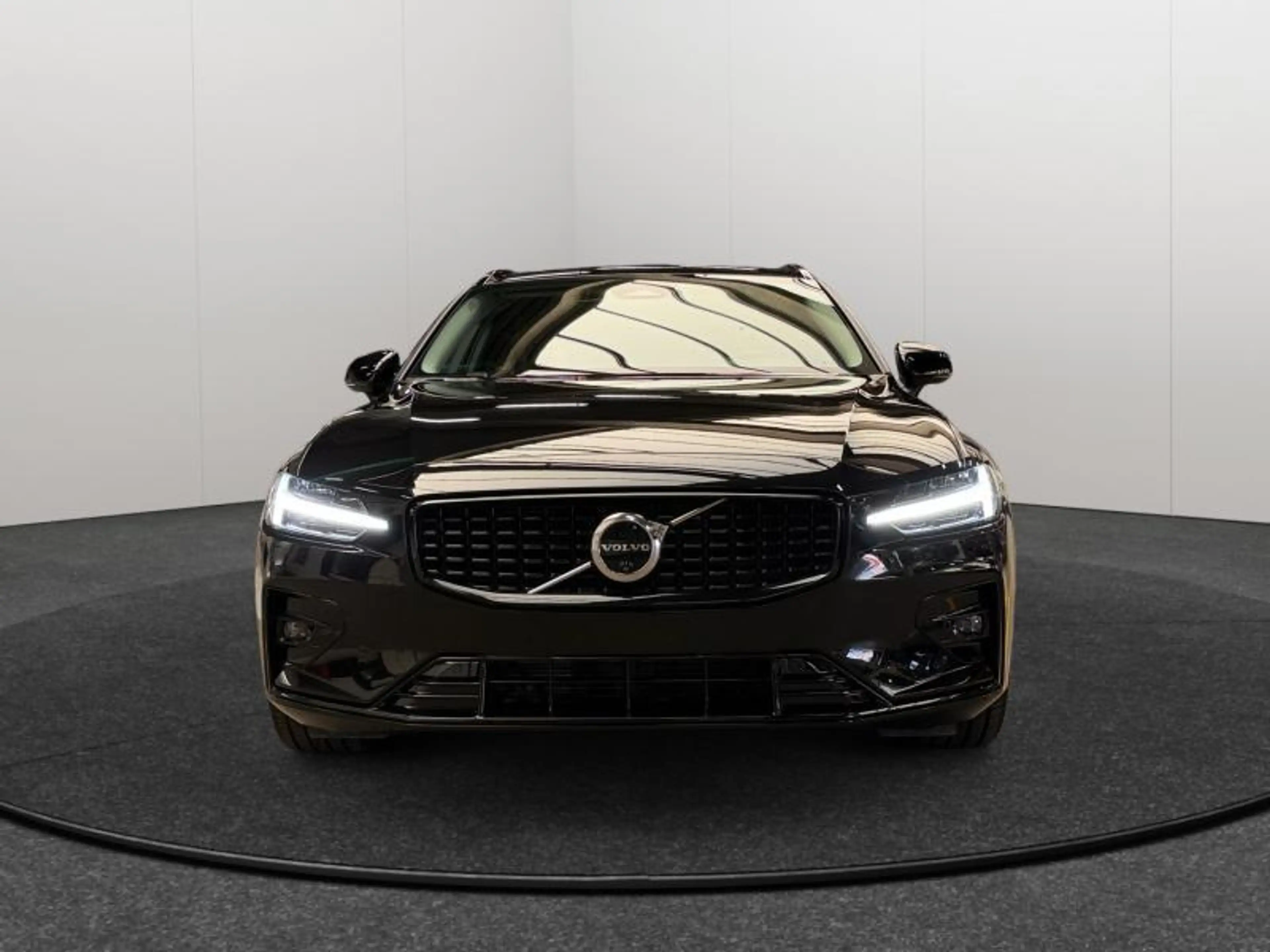 Volvo V60 B4 Plus Dark / Essence — photo 9