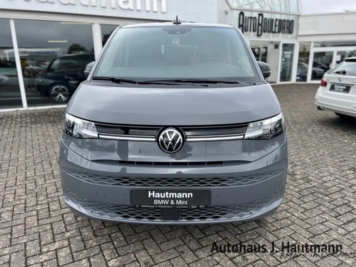 Volkswagen T7 Multivan Life 2.0 TDI *1.HAND*AHK*ACC*RFK* Grigio - 2