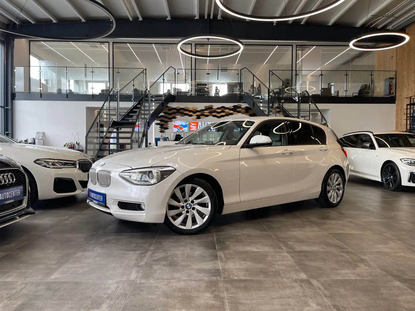 BMW 120 d 5-Türer Aut. *XENON*HIFI*TEMPOMAT*PDC*SZHZ* Білий - 1