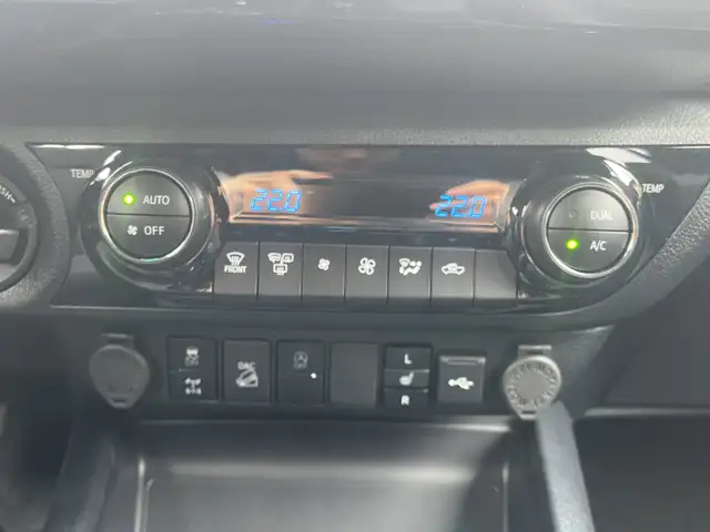 Toyota Hilux Toyota HILUX 2,8 Automatik Doppel K. Invincible Ansicht 13