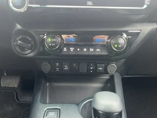 Toyota Hilux Toyota HILUX 2,8 Automatik Doppel K. Invincible Ansicht 12