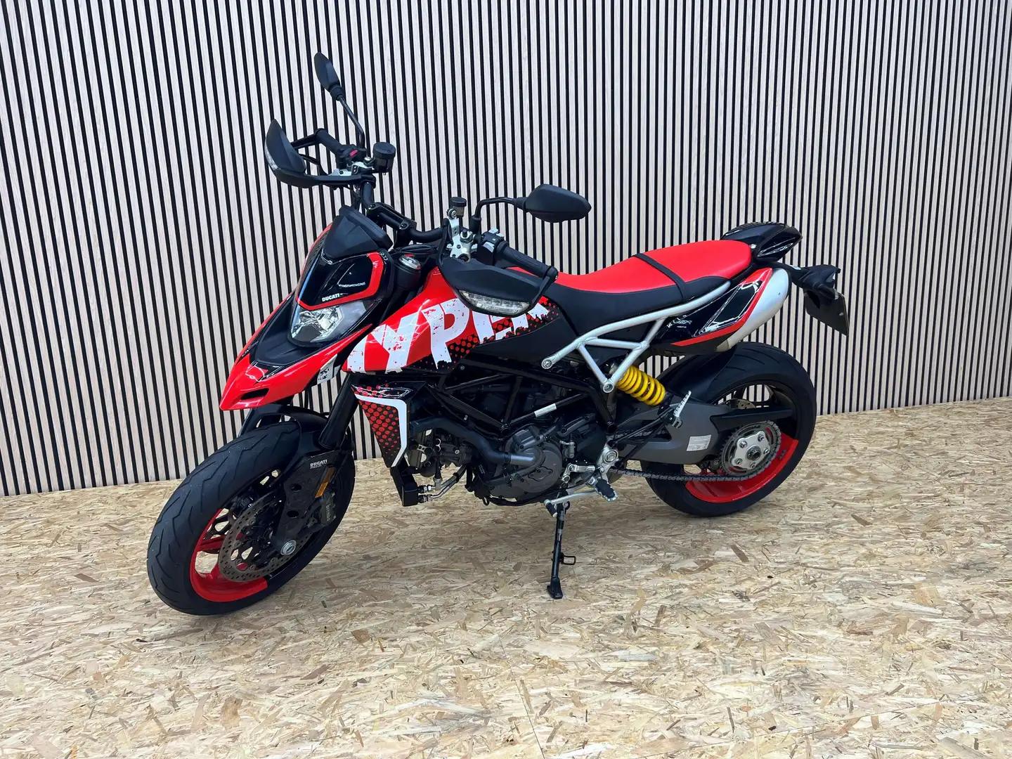 Ducati Hypermotard 950 RVE Rood - 1