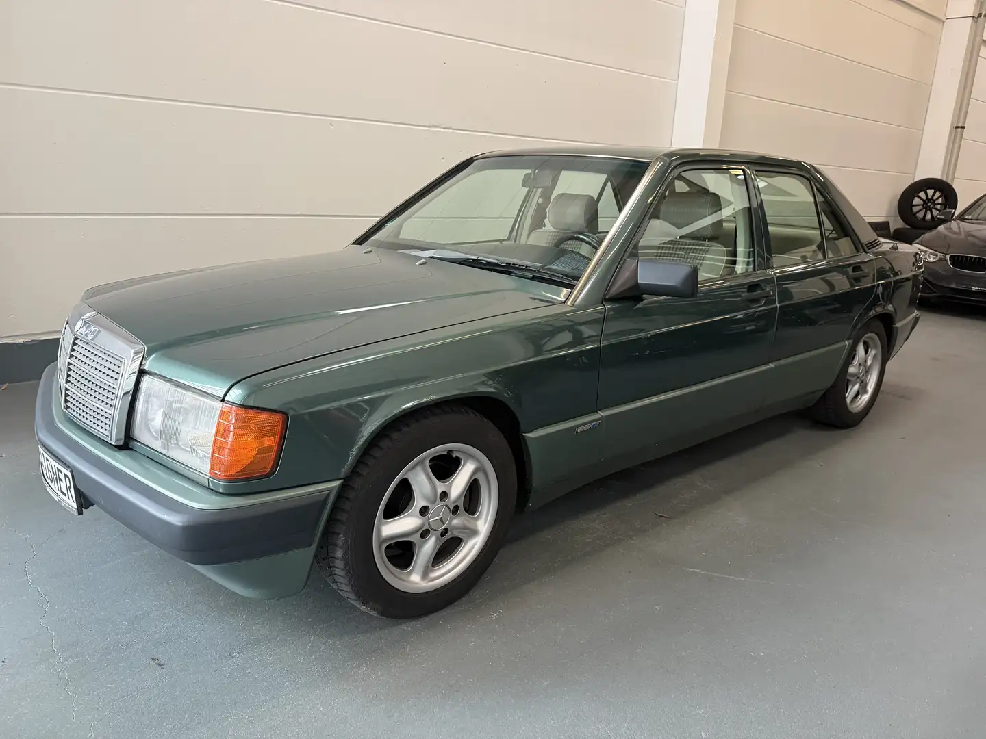 Mercedes-Benz 190 E 2.6 Schiebedach*Aut.*Klima*TÜV Neu*Sportline Grün - 1