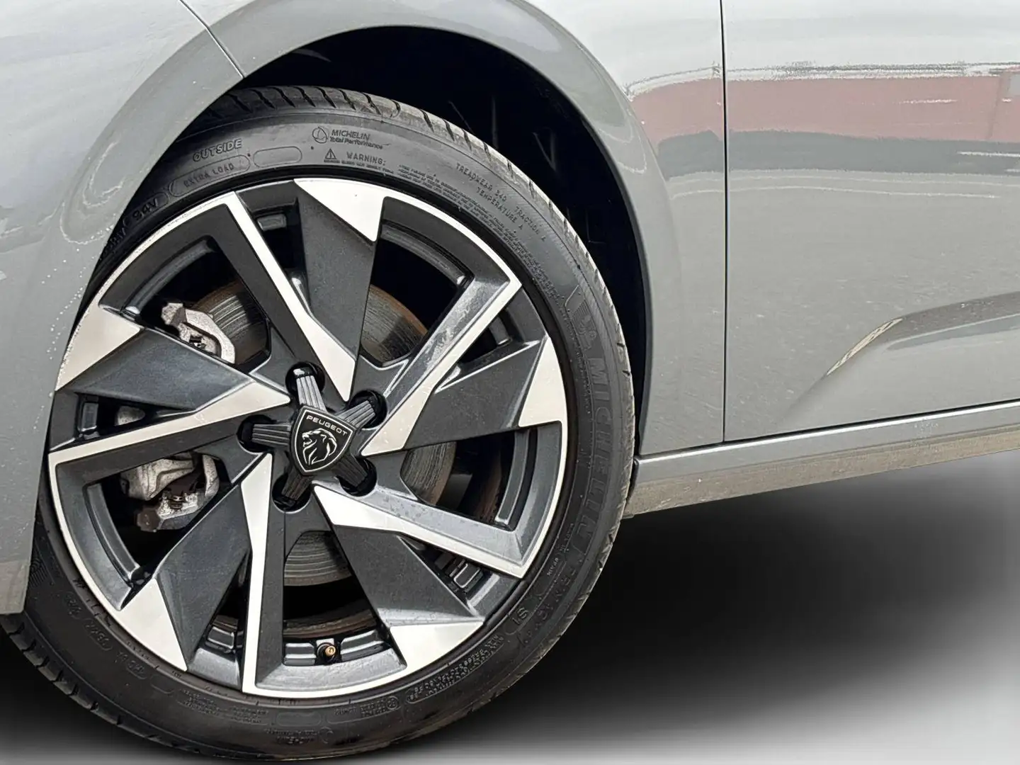 Peugeot 308 Hybrid 136 Allure Grau - 2