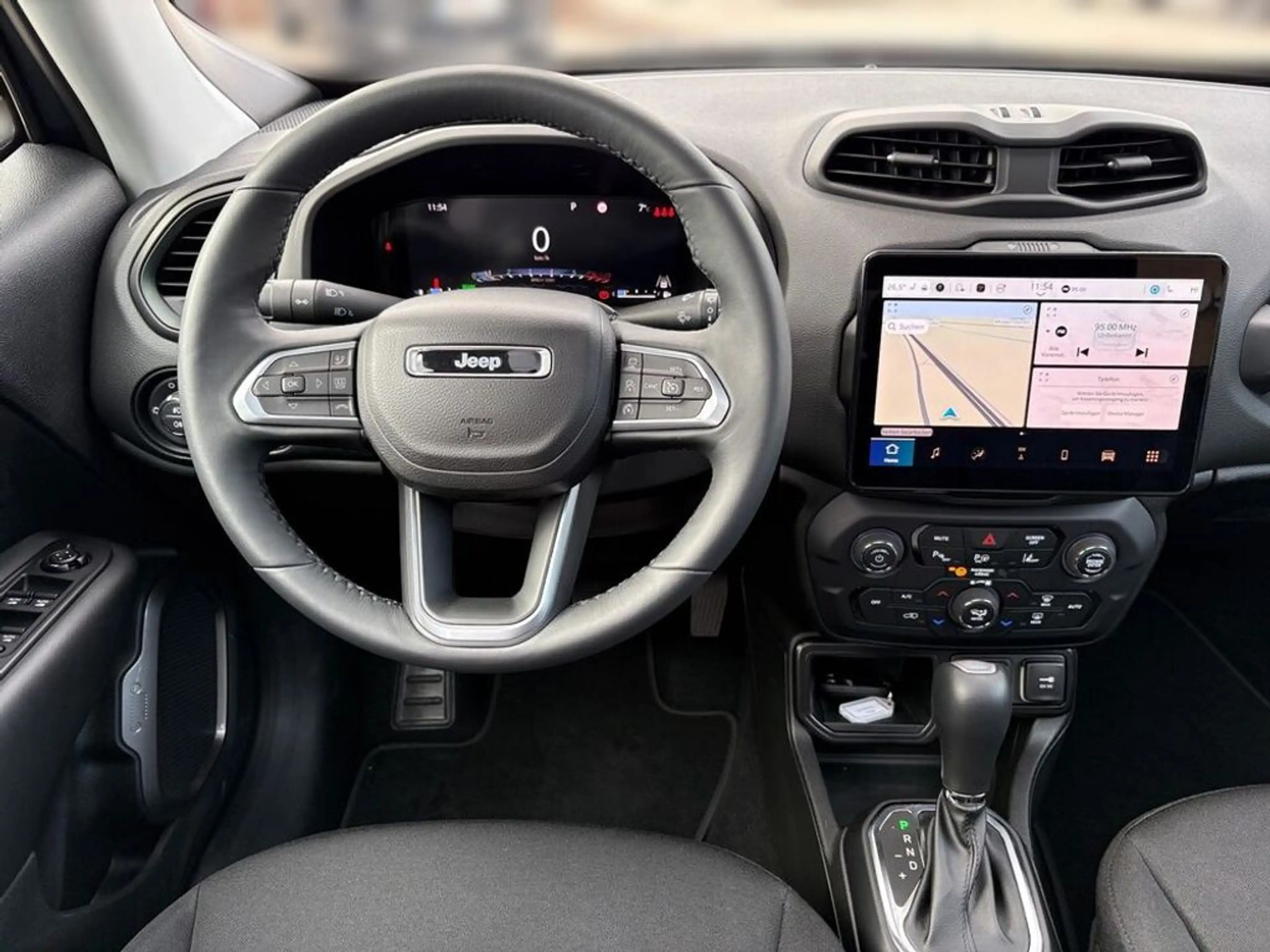 Jeep Renegade North Star Mild-Hybrid FWD — photo 12