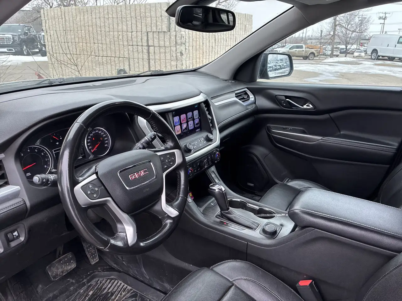 GMC Acadia снимка GMC Acadia