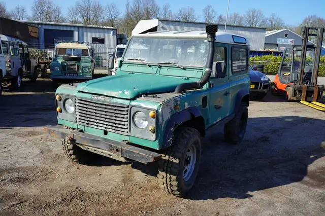 Land Rover Defender 90