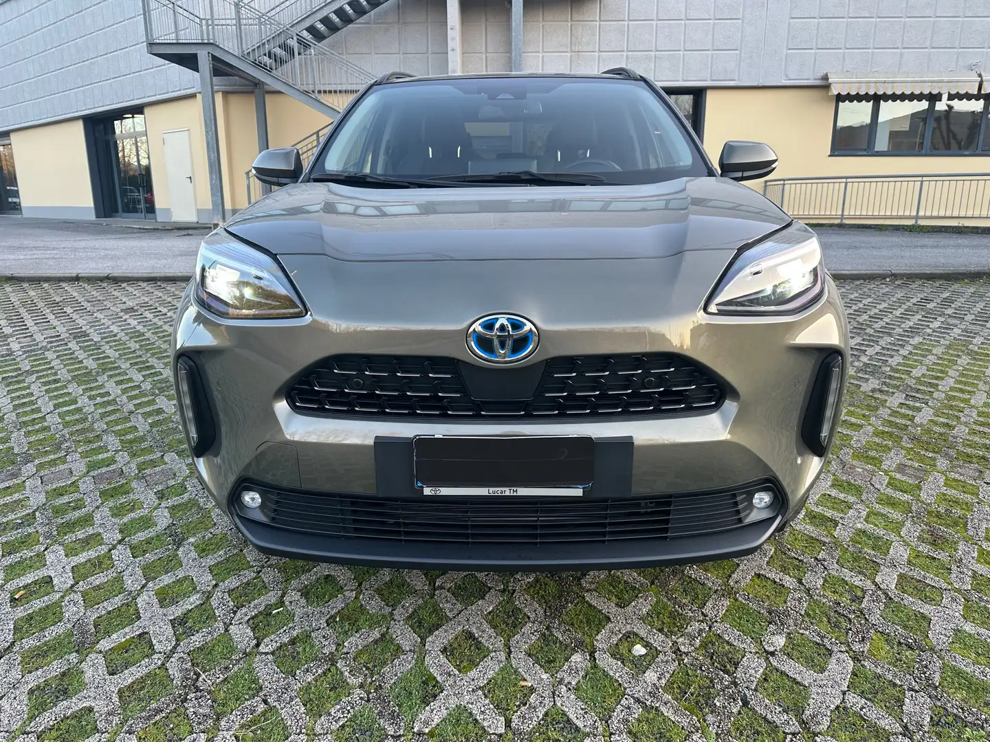 Toyota Yaris Yaris Cross 1.5h Lounge fwd 116cv e-cvt Grigio - 2