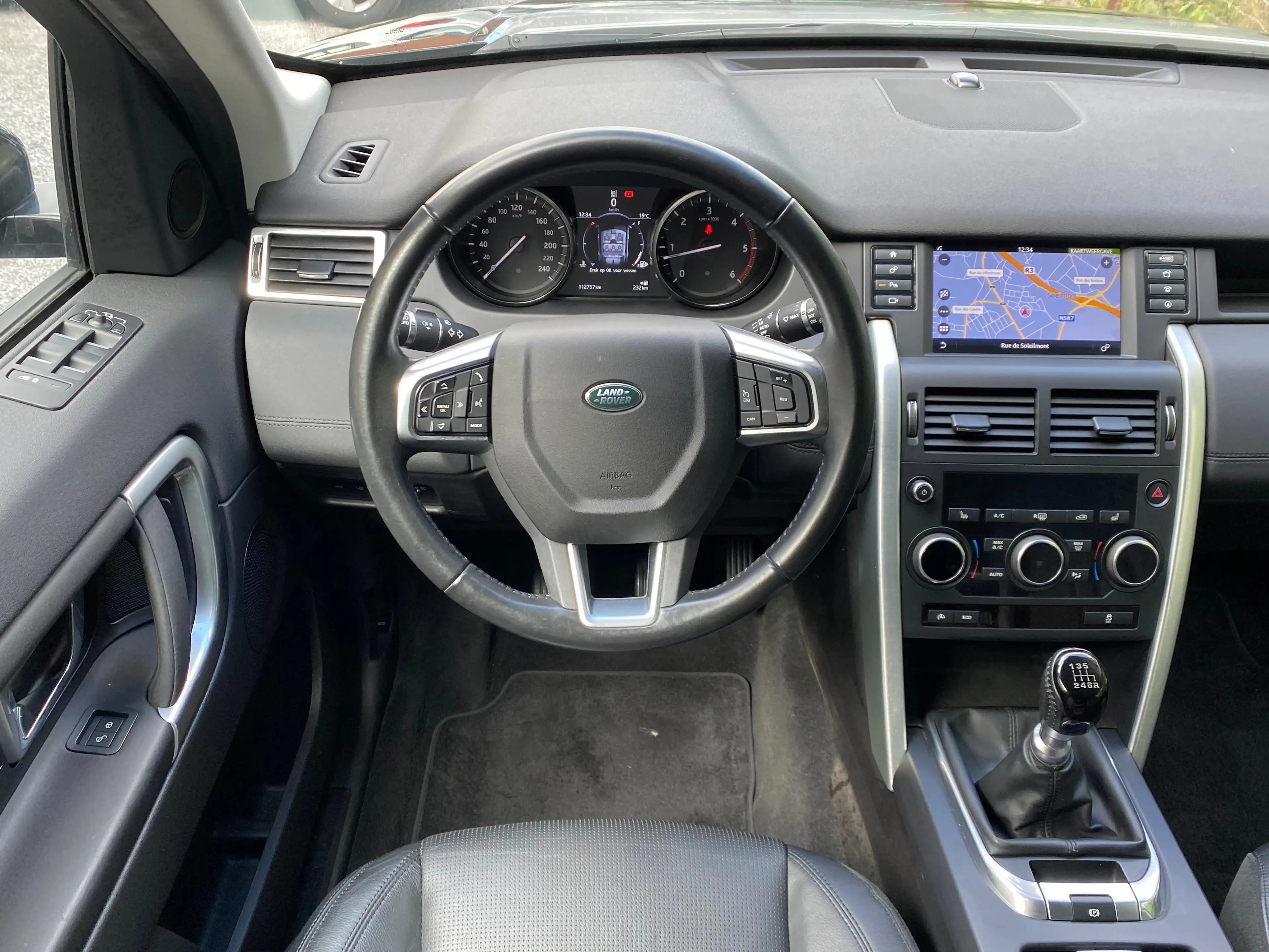 Land Rover Discovery Sport 2.0 eD4 - Faible km - Full carnet - 1 proprio - Garantie — photo 12