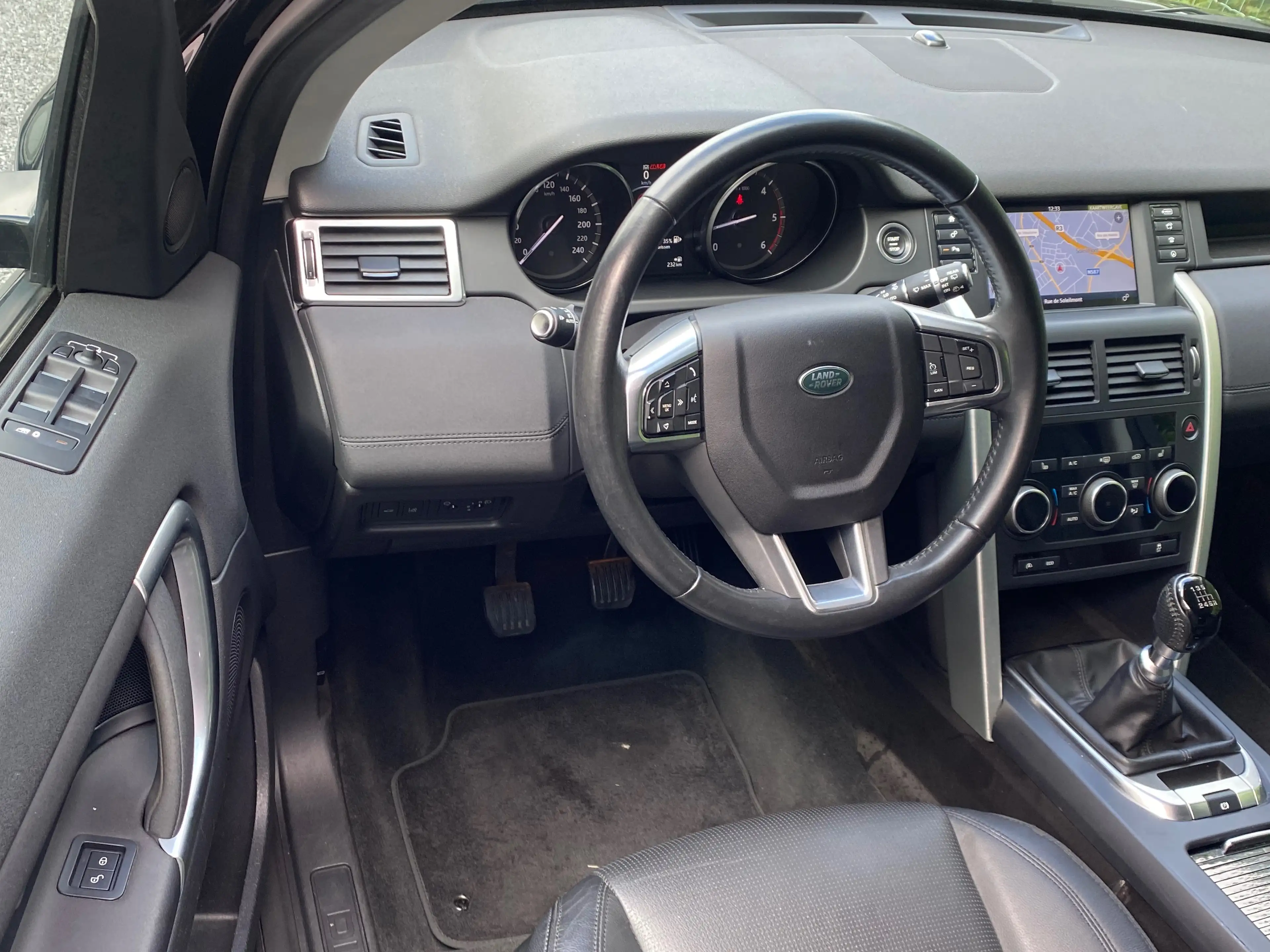 Land Rover Discovery Sport 2.0 eD4 - Faible km - Full carnet - 1 proprio - Garantie — photo 9