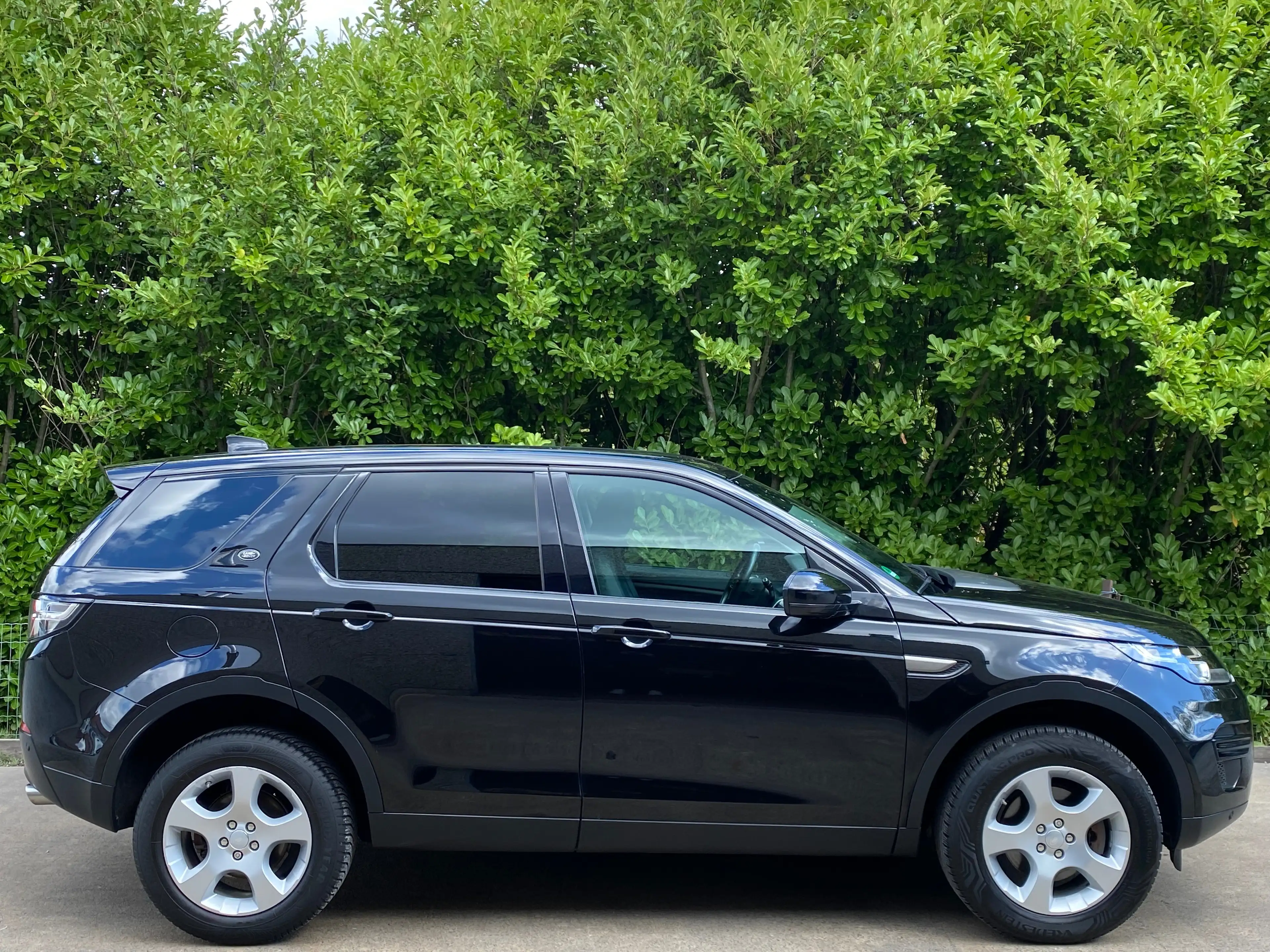 Land Rover Discovery Sport 2.0 eD4 - Faible km - Full carnet - 1 proprio - Garantie — photo 6