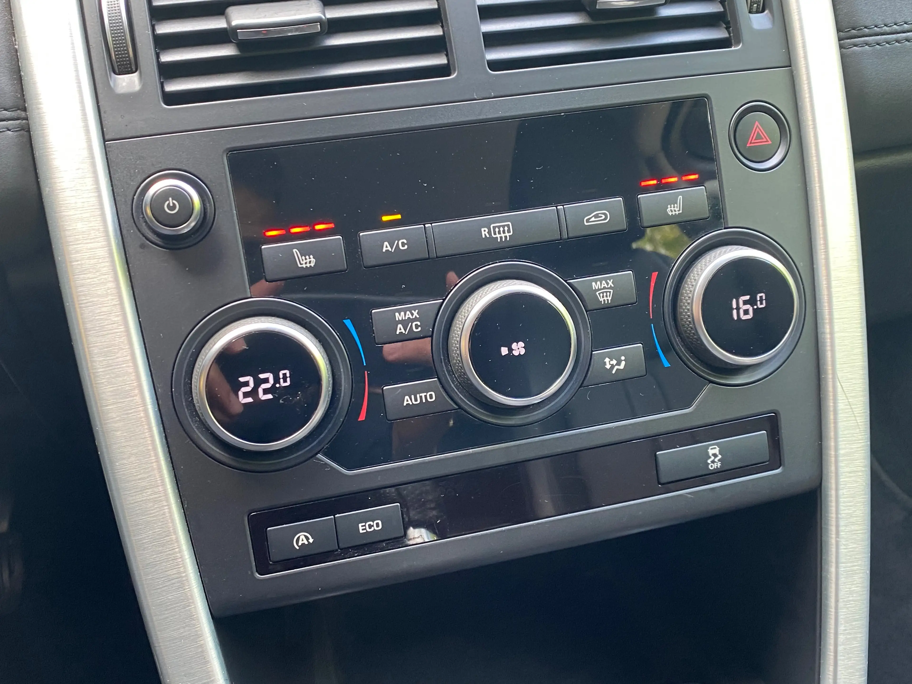 Land Rover Discovery Sport 2.0 eD4 - Faible km - Full carnet - 1 proprio - Garantie — photo 13