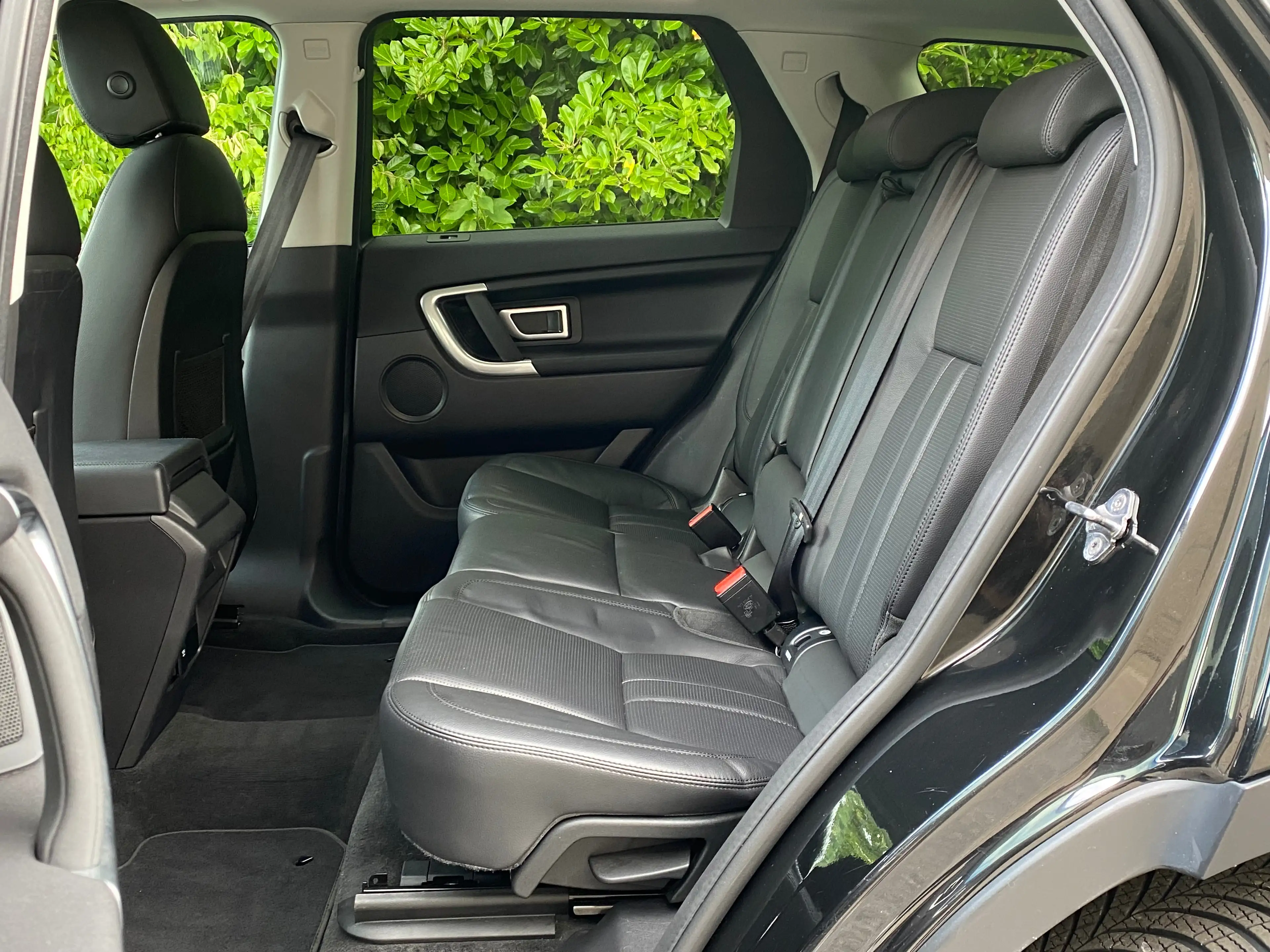 Land Rover Discovery Sport 2.0 eD4 - Faible km - Full carnet - 1 proprio - Garantie — photo 8