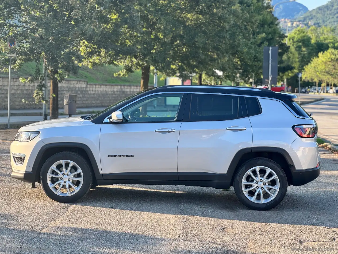 Jeep Compass 1.3 T4 150CV aut. 2WD Limited Gris - 2