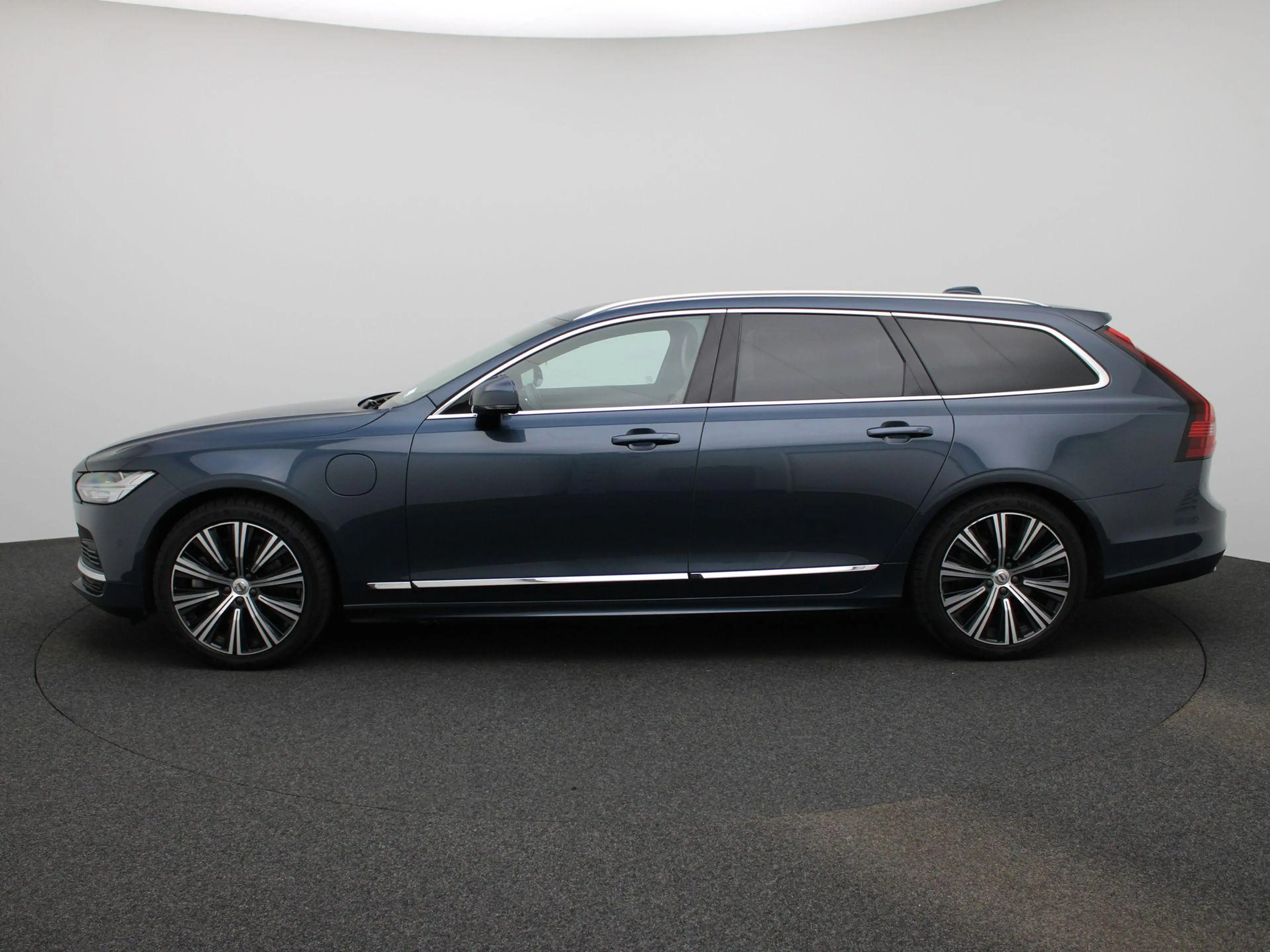 Volvo V90 2.0 T6 Plug-in hybrid AWD Plus Bright 350PK | Elek — photo 4