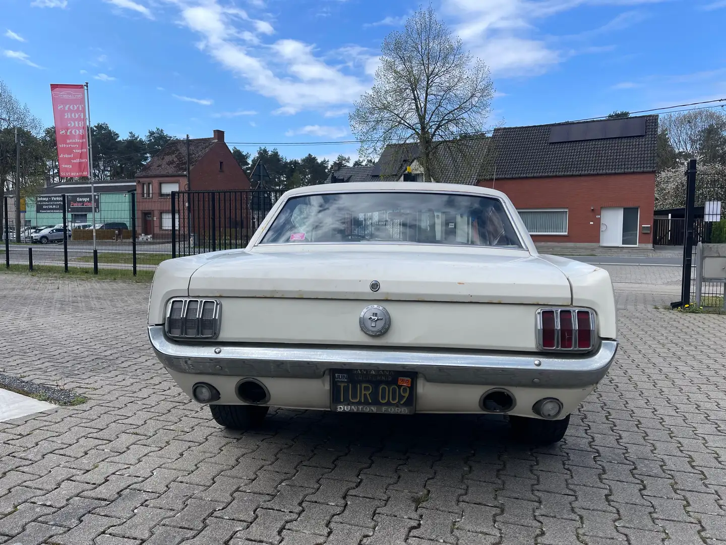 Ford Mustang with Shelby Hood "OPENHOUSE 25&26 May" Weiß - 2