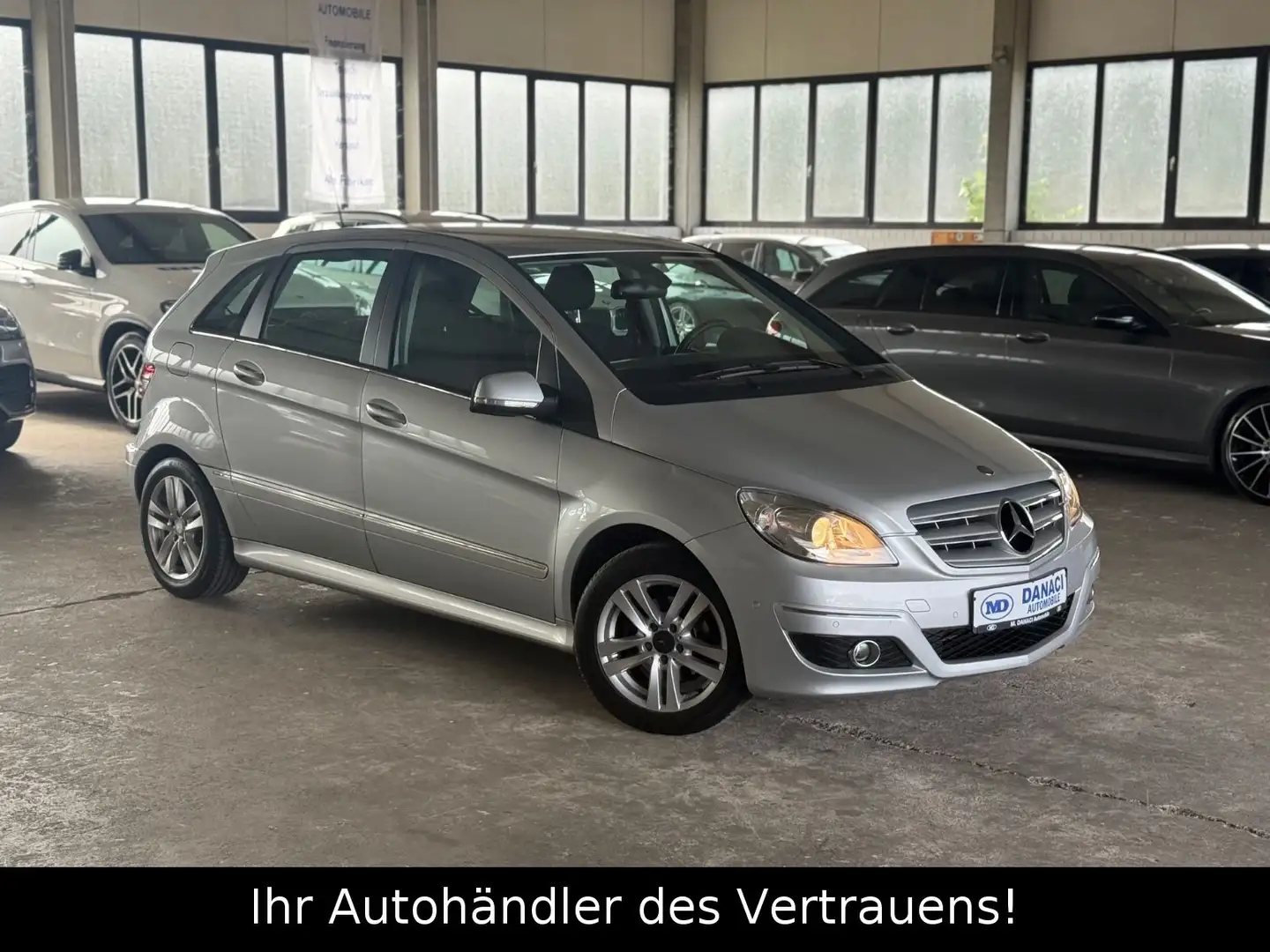 Mercedes-Benz B 180 B -Klasse*PDC*SHZ*AUTOMATIK*8-Fach Bereift Silber - 1