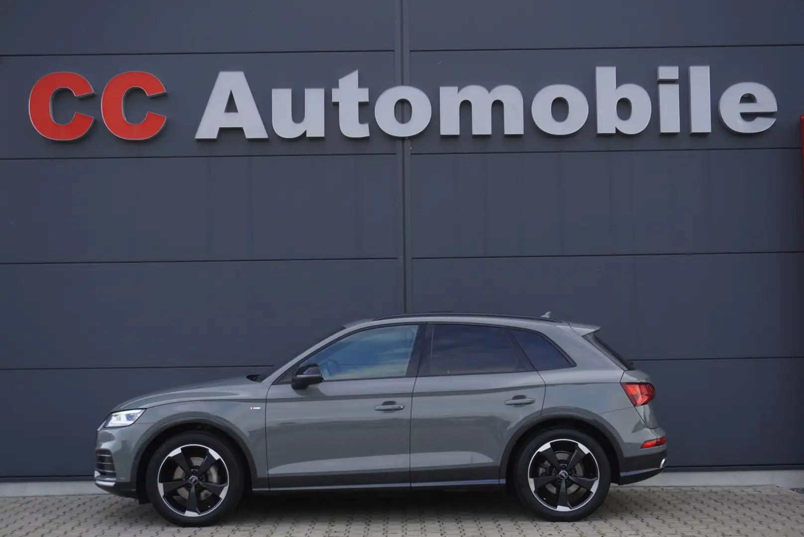 Audi Q5 40 TDI S-Line+S-Sitze+Luft+Pano+AHK+B&O+Matri Grau - 1