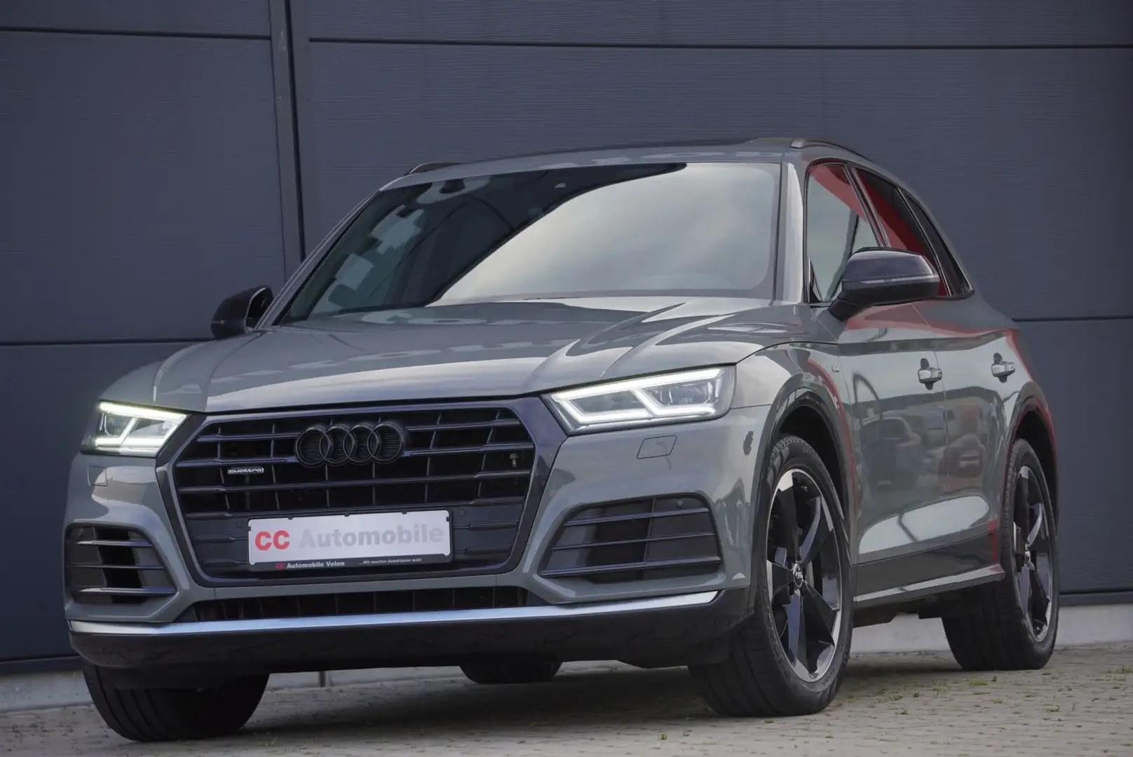 Audi Q5 40 TDI S-Line+S-Sitze+Luft+Pano+AHK+B&O+Matri Grau - 2