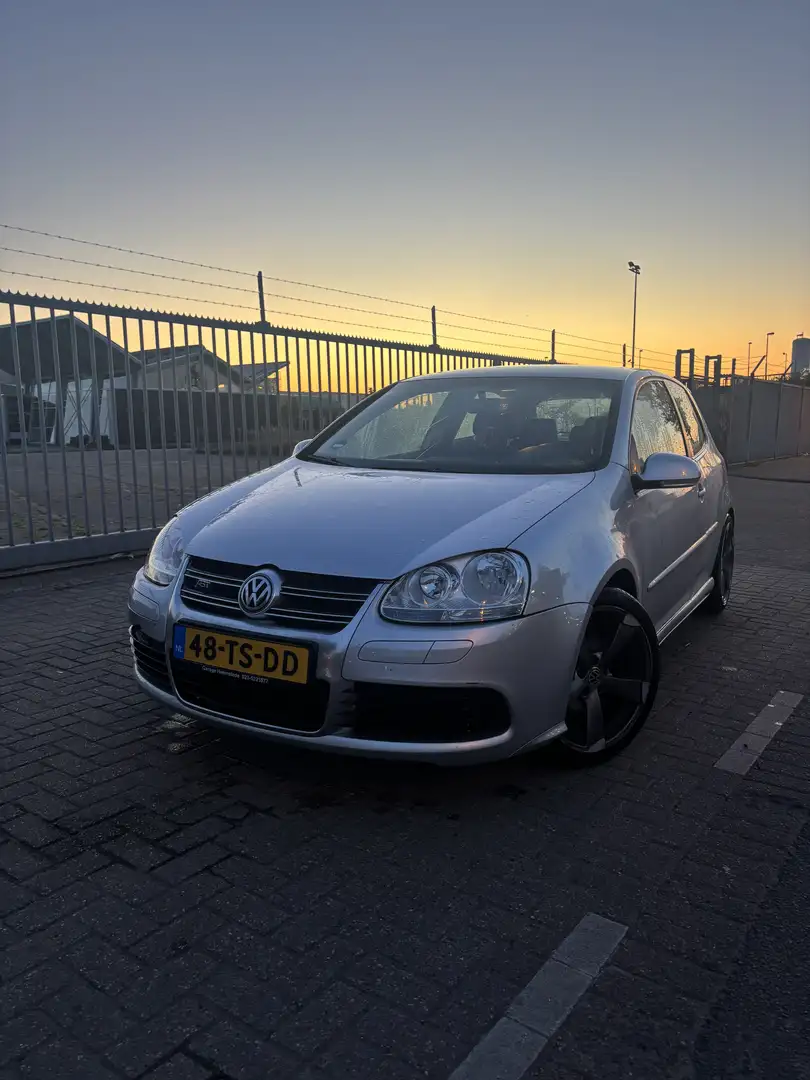 Volkswagen Golf 1.6 FSI Trendline Grijs - 1