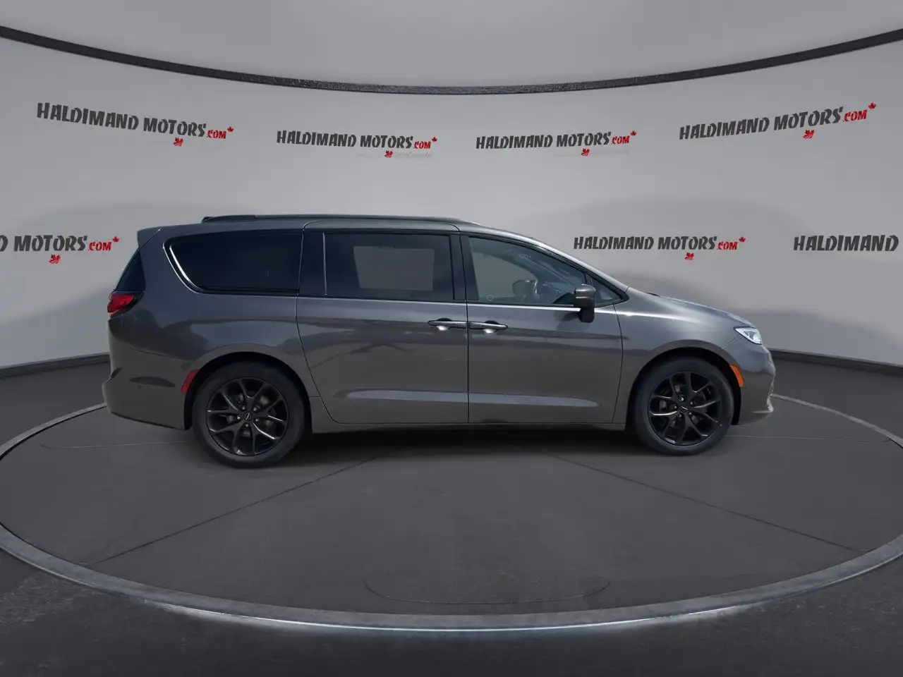 Chrysler Pacifica photo Chrysler Pacifica