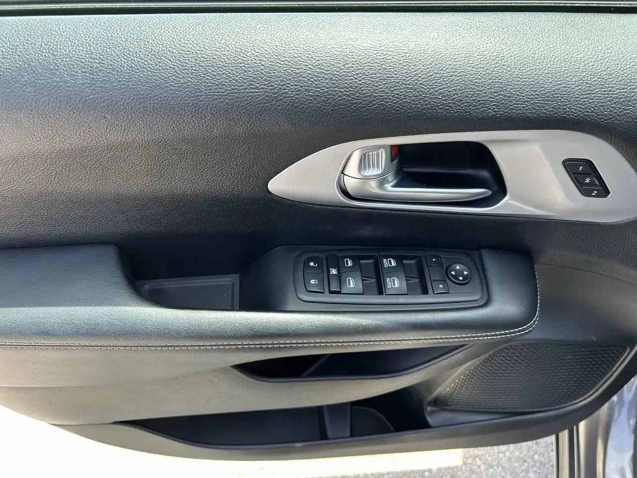 Chrysler Pacifica photo Chrysler Pacifica