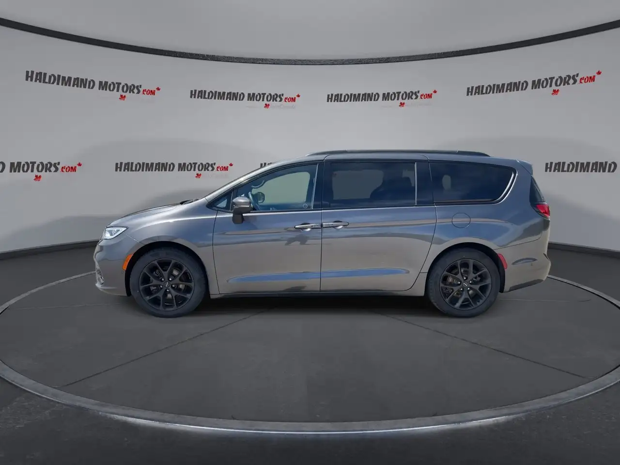 Chrysler Pacifica photo Chrysler Pacifica