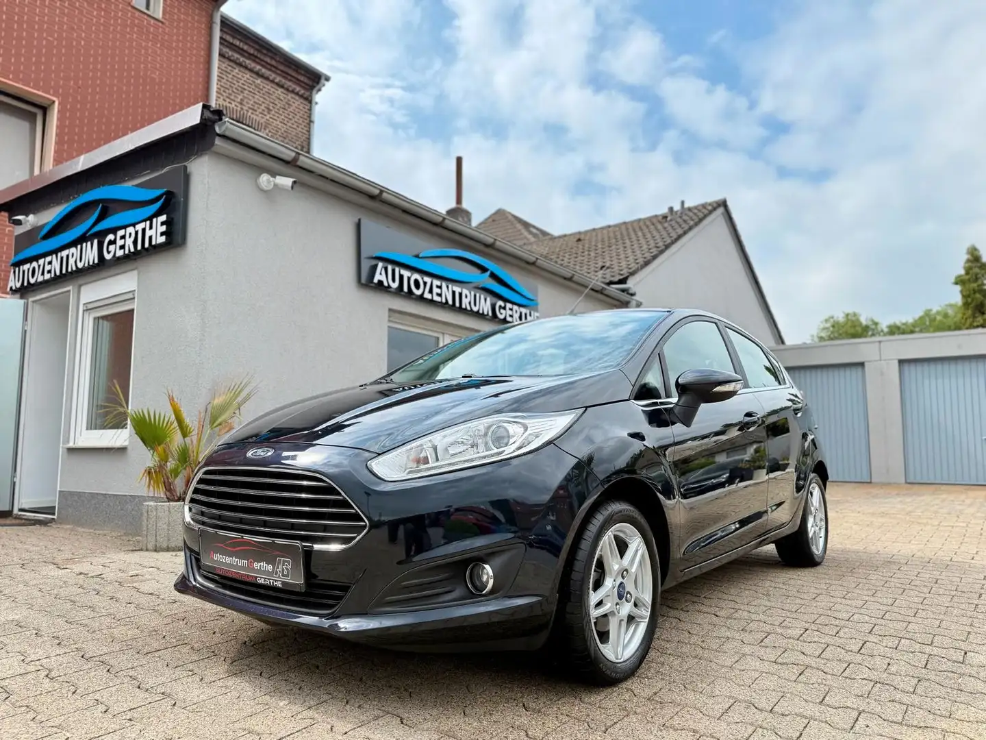 Ford Fiesta Titanium *KM 55.000*Klimaauto.*Bluetooth* Schwarz - 2