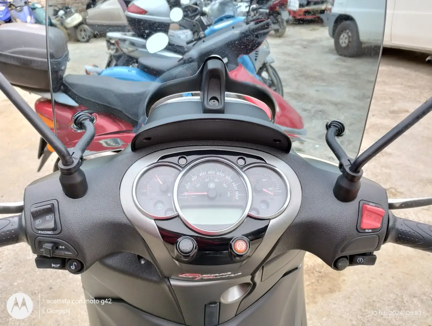 Piaggio Beverly 350 Sport Touring ABS - ASR Zelená - 2