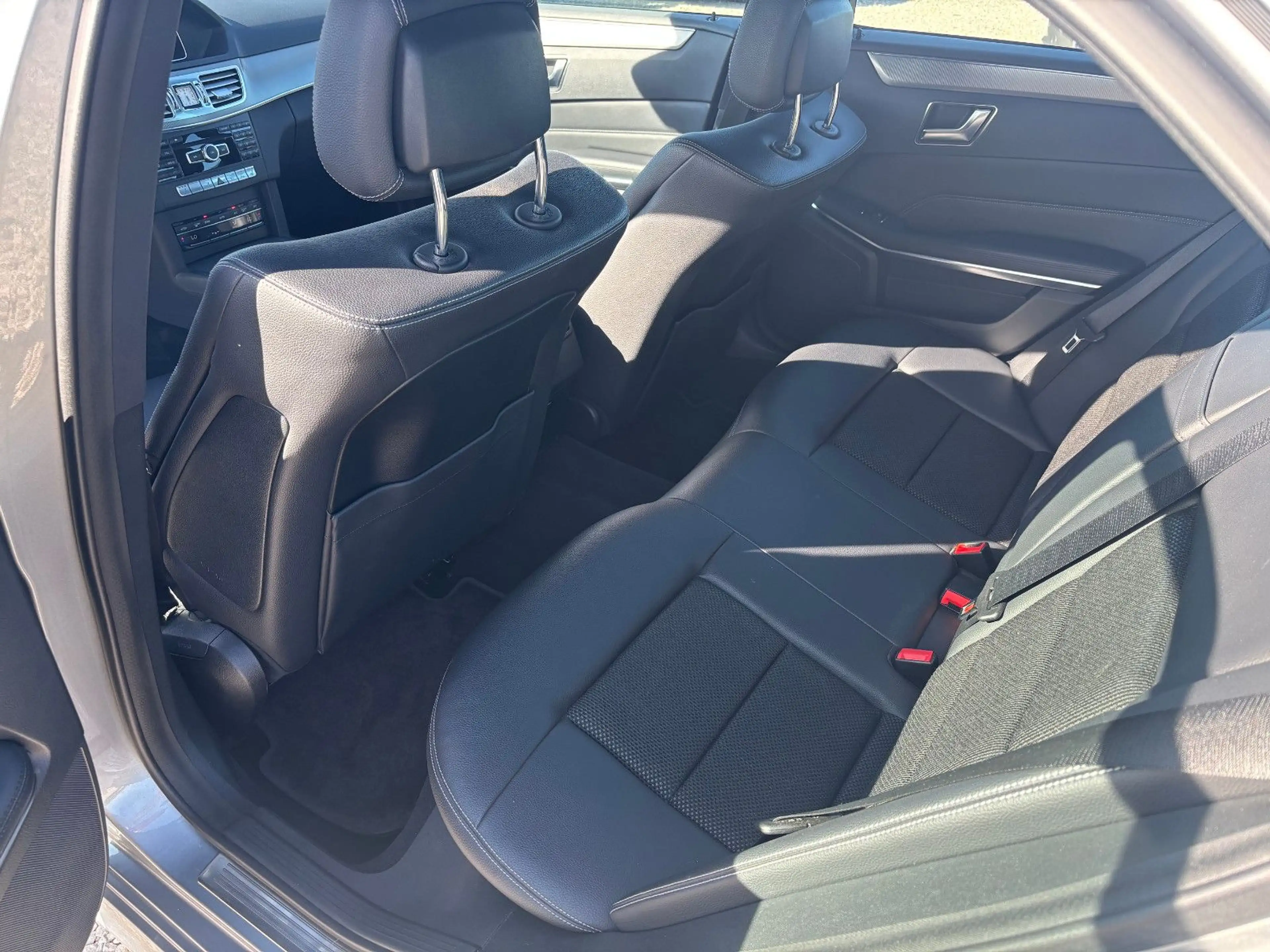 Mercedes-Benz E 250 E250 CDI Avantgarde Limo +AHK+LED+NAVI+SHZ+ — photo 9