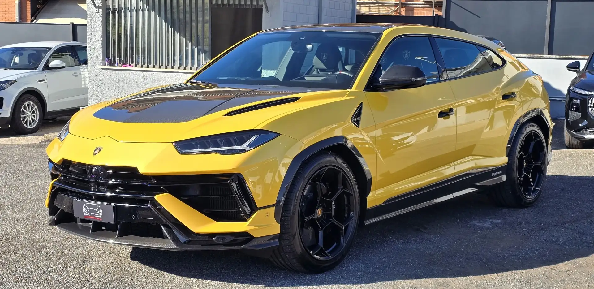 람보르기니 우루스 4.0 V8 2025 옐로 사진 1