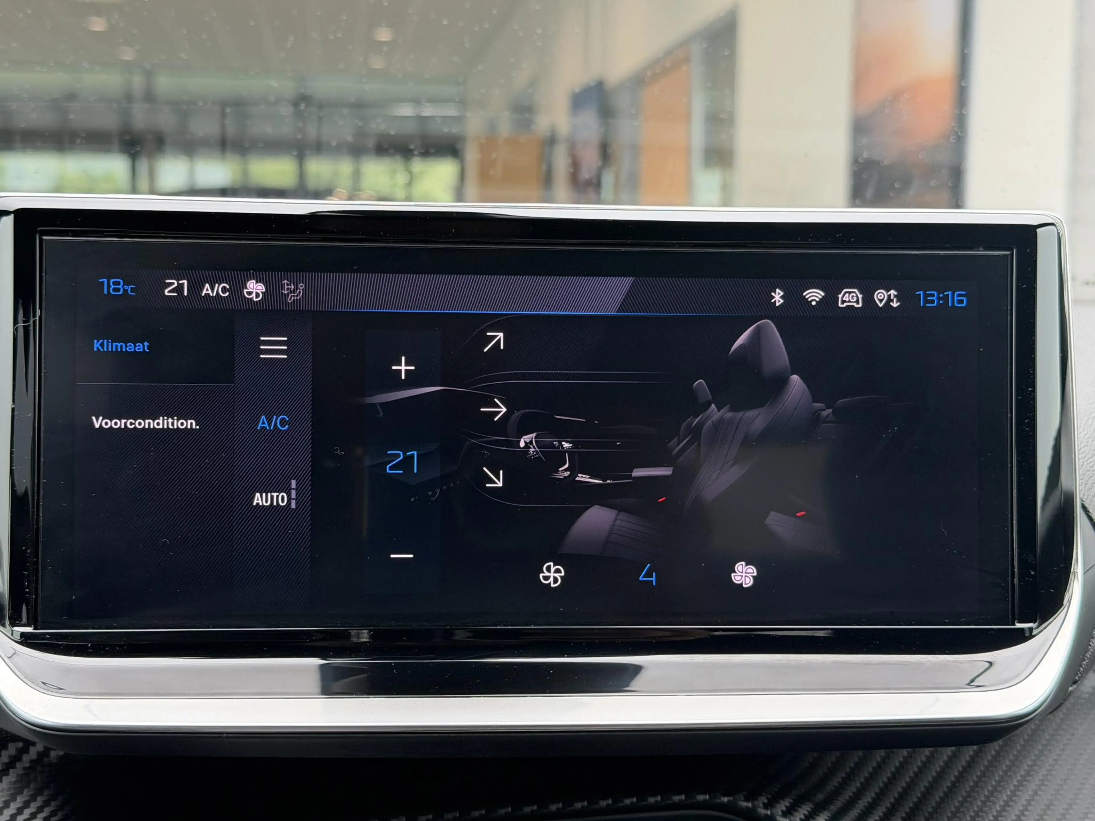 Peugeot e-2008 EV Allure 54 kWh Navigatie | Camera | Stoelverwarm — photo 14