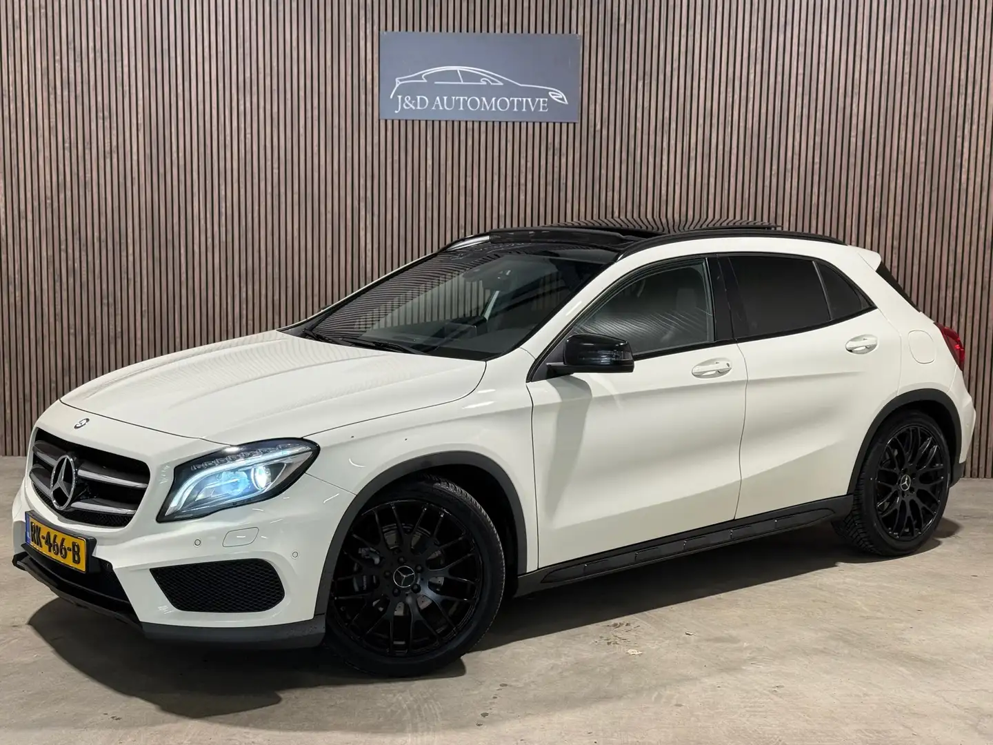 Mercedes-Benz GLA 200 AMG Wit - 1