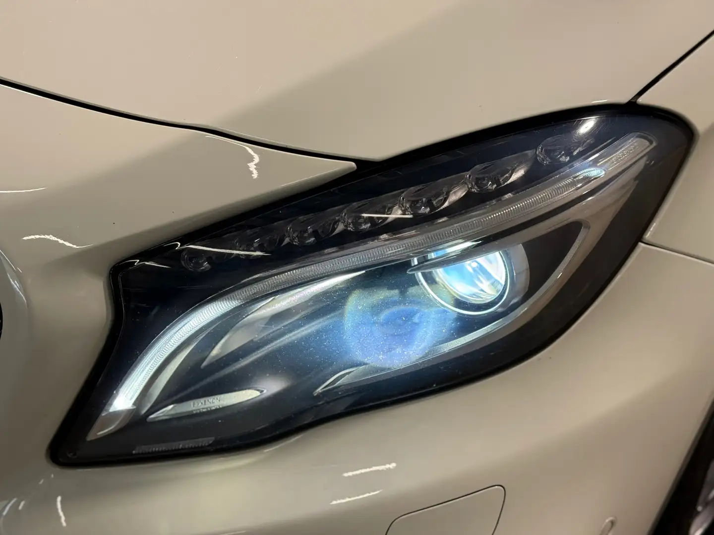 Mercedes-Benz GLA 200 AMG Wit - 2