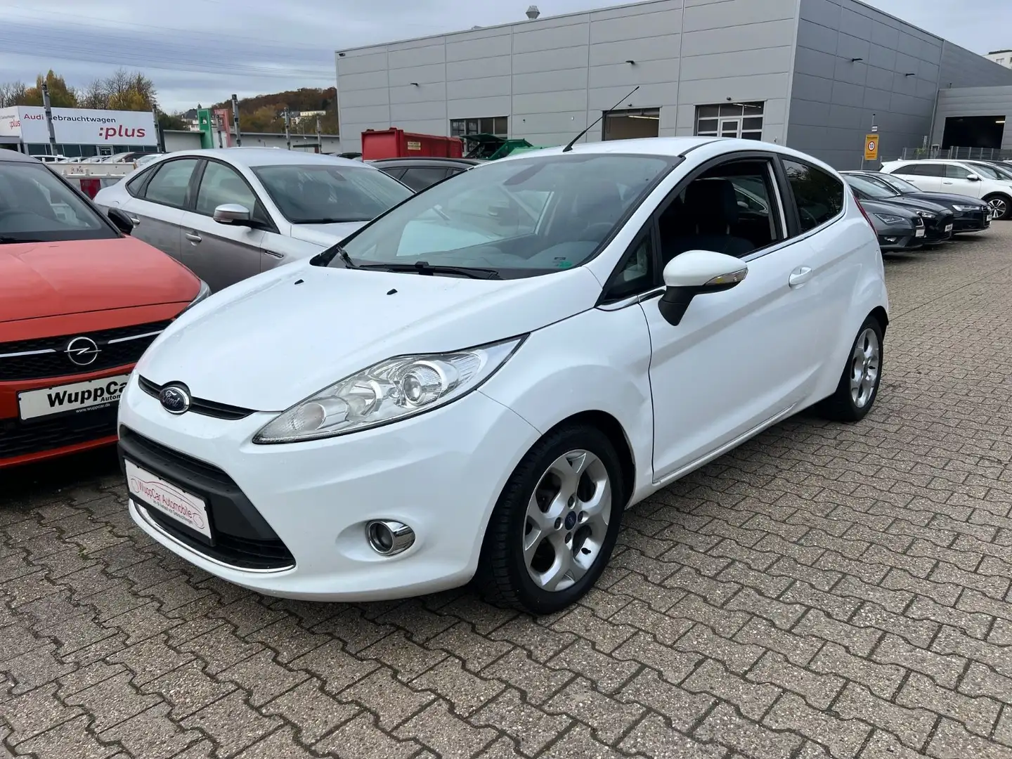 Ford Fiesta Titanium KLIMAAUTOMATIK*EFH*CD-RADIO*MFL* Blanc - 1