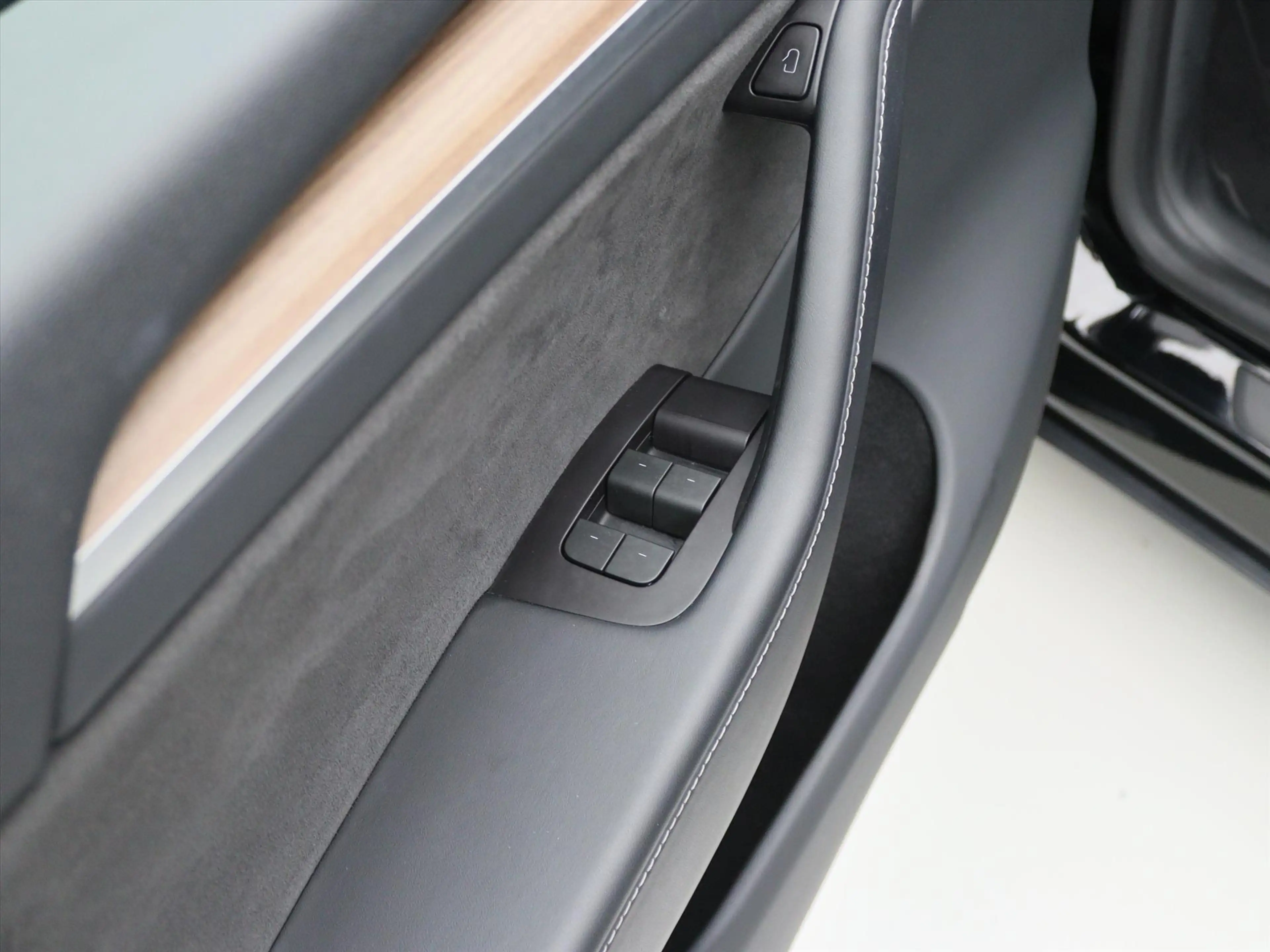 Tesla Model Y Standard RWD Plus 351pk 93,4% SoH [ TREKHAAK+RYZEN — photo 30