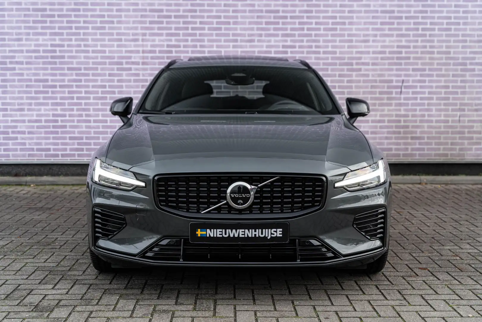 Volvo V60 2.0 T6 Plug-in hybrid AWD Plus Dark | Google | Lon - 2