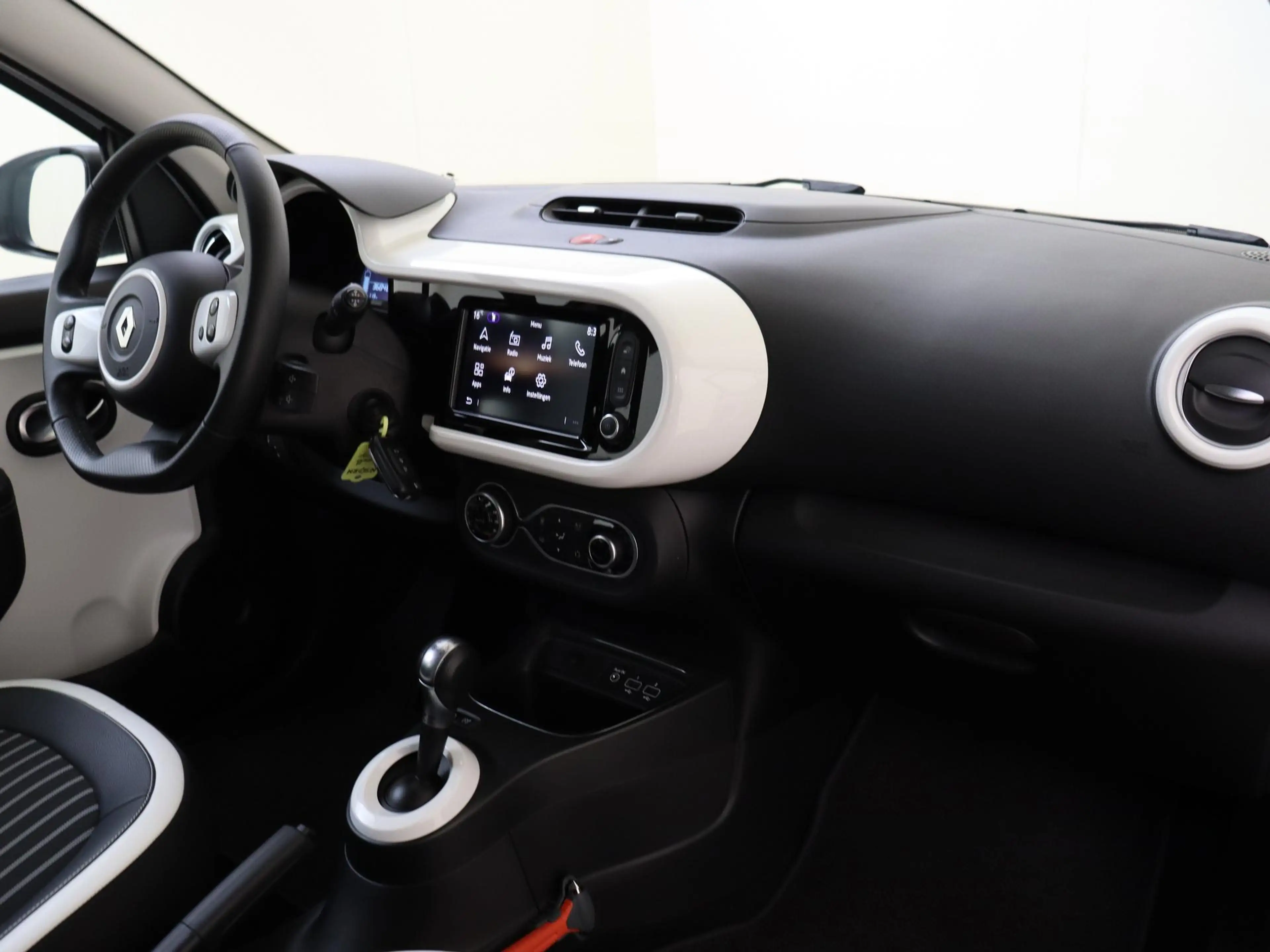 Renault Twingo Z.E. R80 Intens | achteropkomend verkeer waarschuw — photo 5