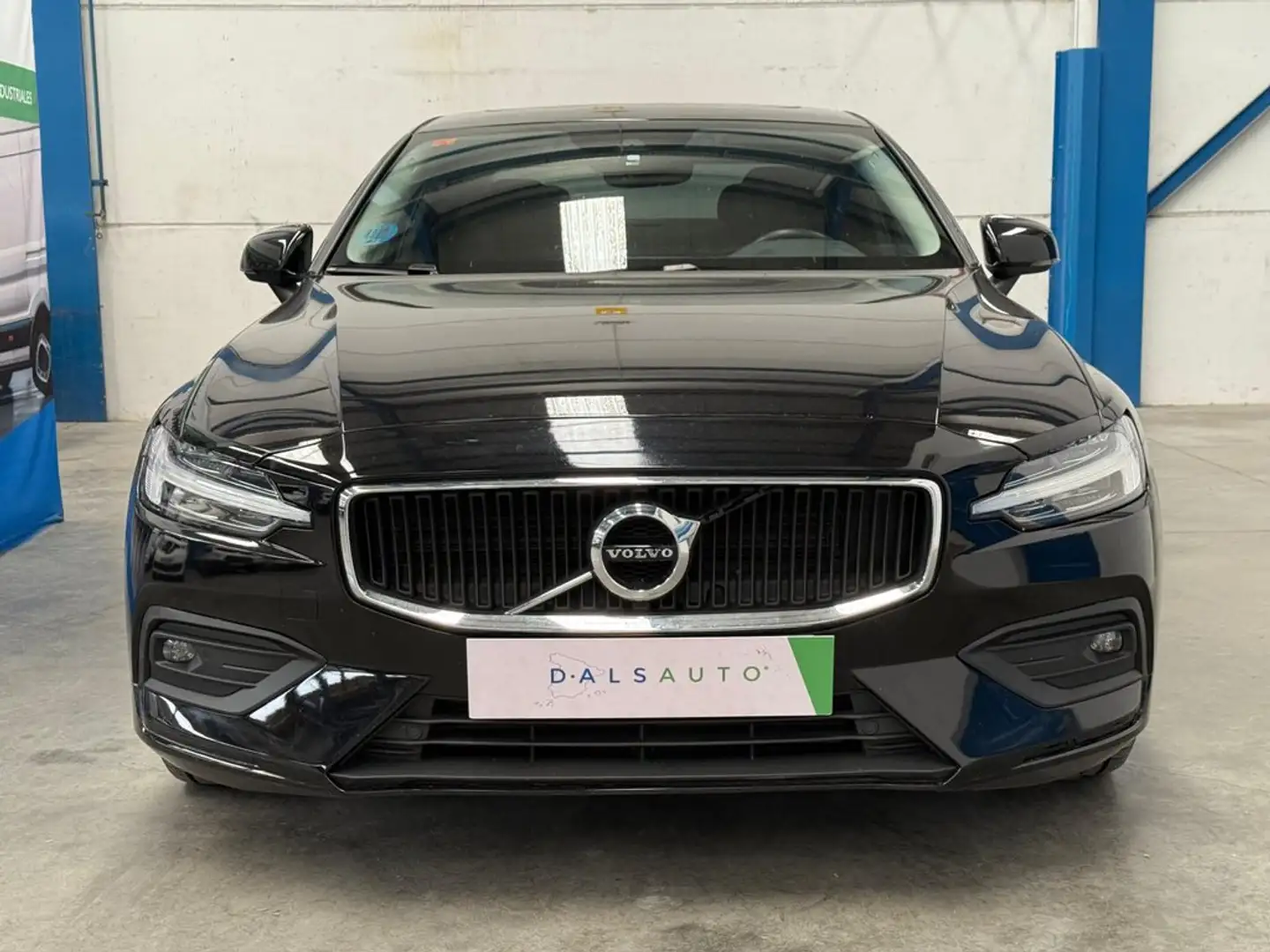 Volvo S60 B4(G) FWD Momentum Pro aut Negro - 2